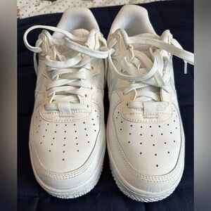 Nike Air runners, pristine condition-unisex—men’s 7, women’s 8.5